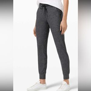 Lululemon Unisex joggers in gray with pockets and drawstring